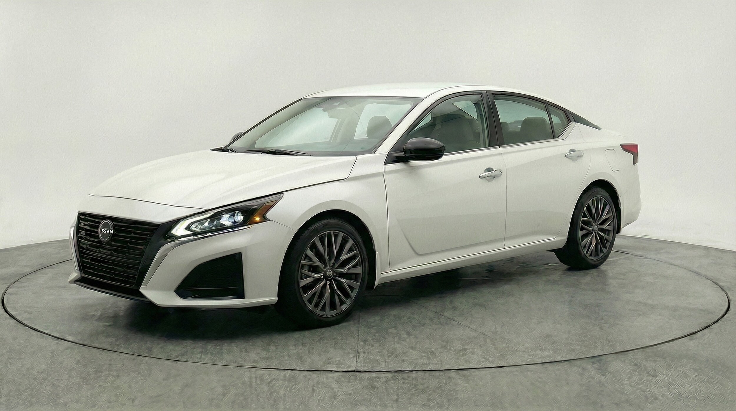 Thumbnail: 2025 Nissan Altima - 3