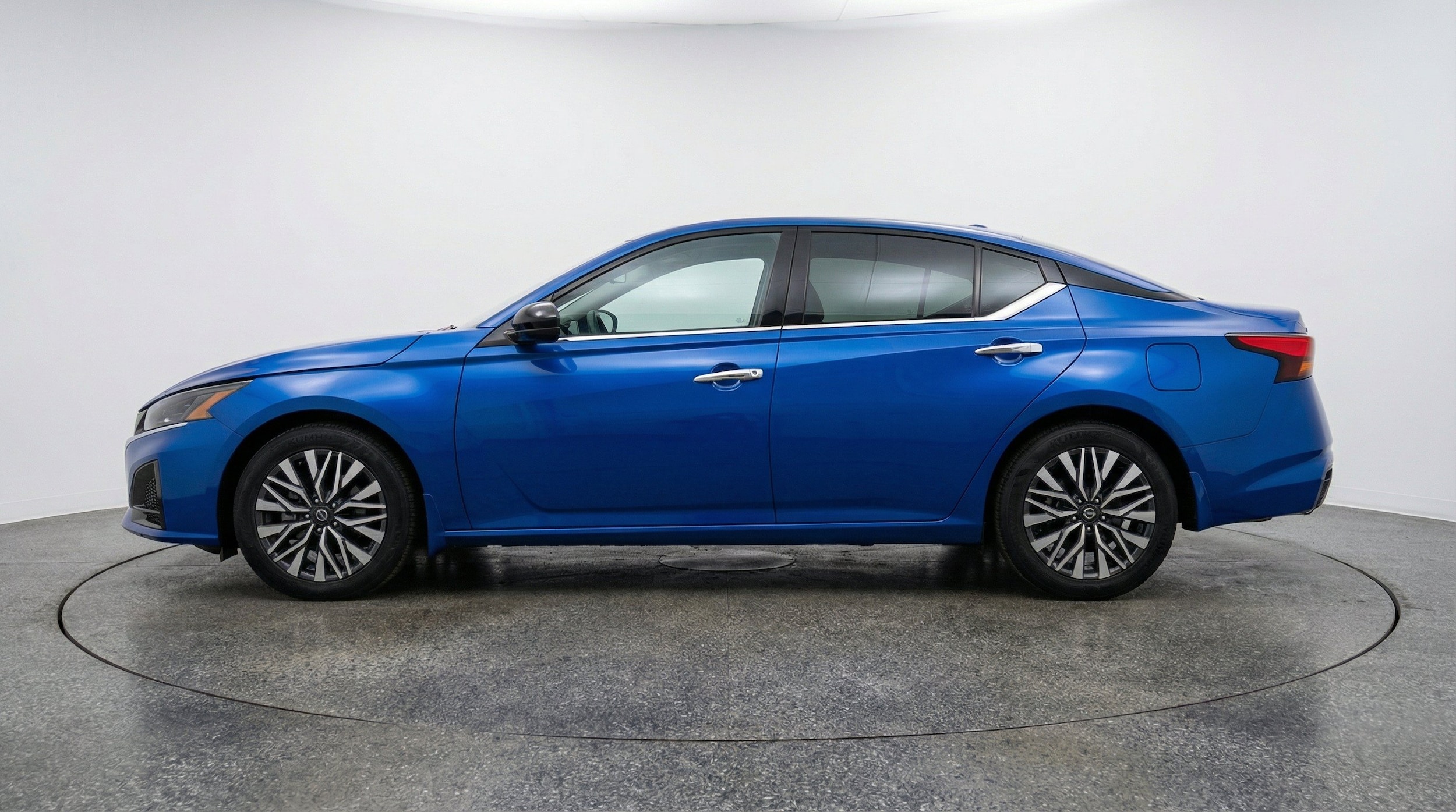 Thumbnail: 2025 Nissan Altima - 5