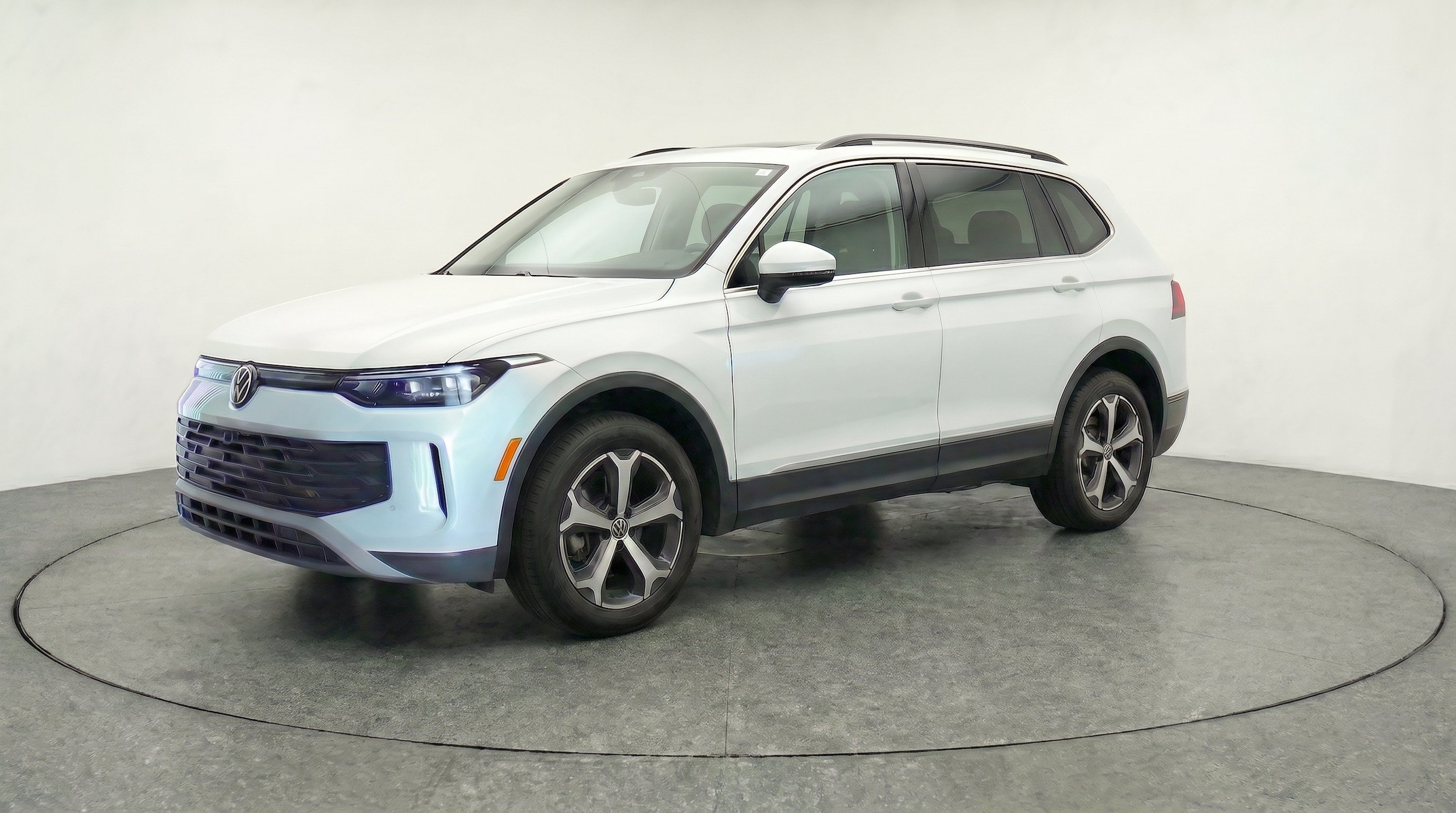 Thumbnail: 2026 Volkswagen Tiguan - 3