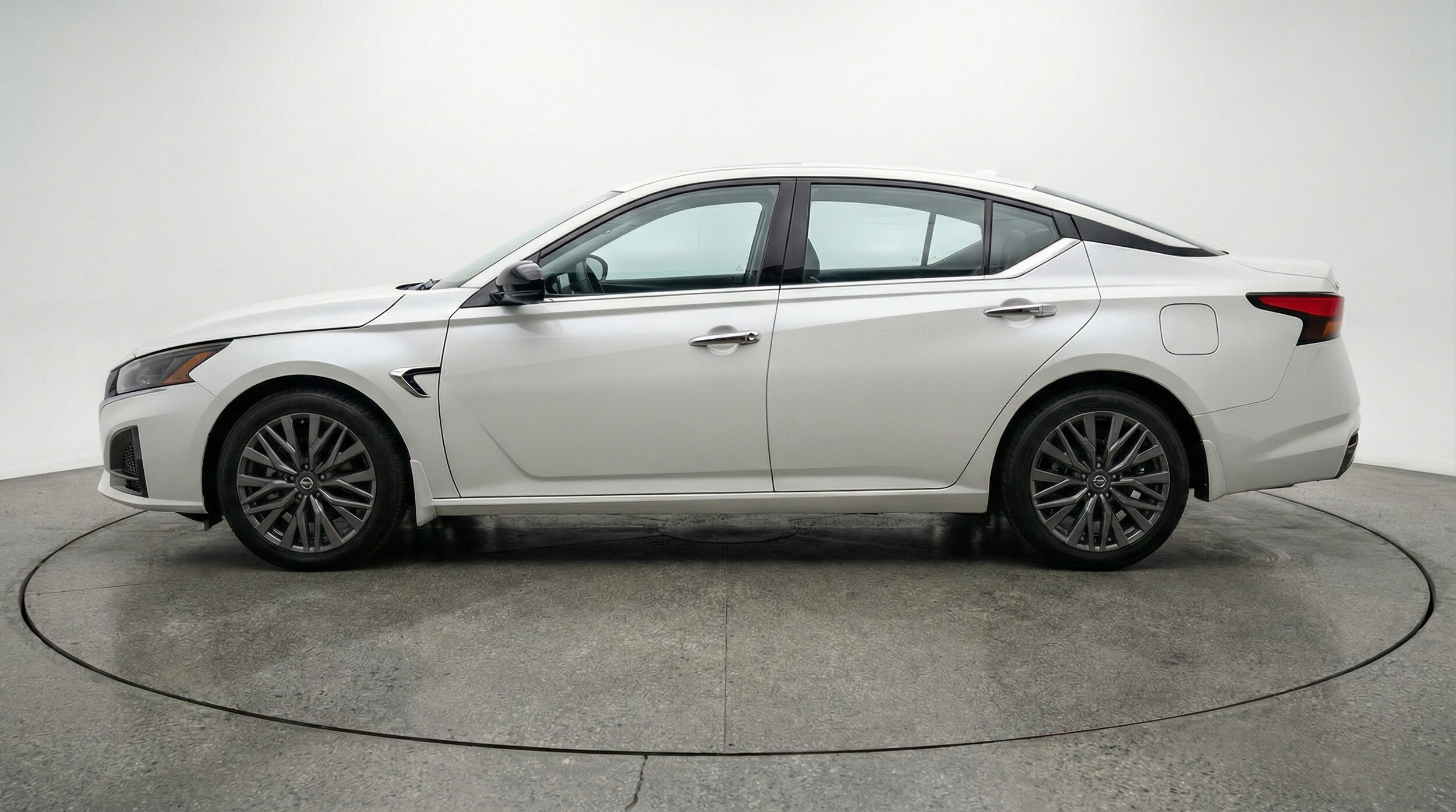 Thumbnail: 2025 Nissan Altima - 4