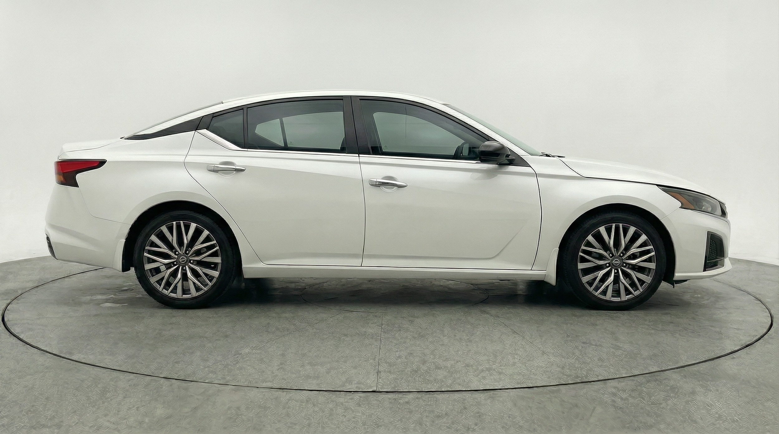 Thumbnail: 2025 Nissan Altima - 8