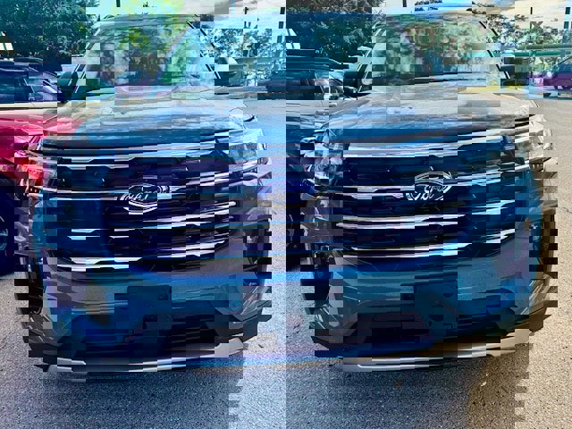 2025 Ford Explorer photo 2