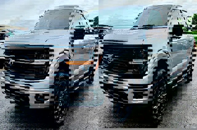 2025 Ford F-150 XLT photo 3