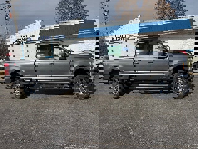 2025 Ford F-250 Lariat photo 4