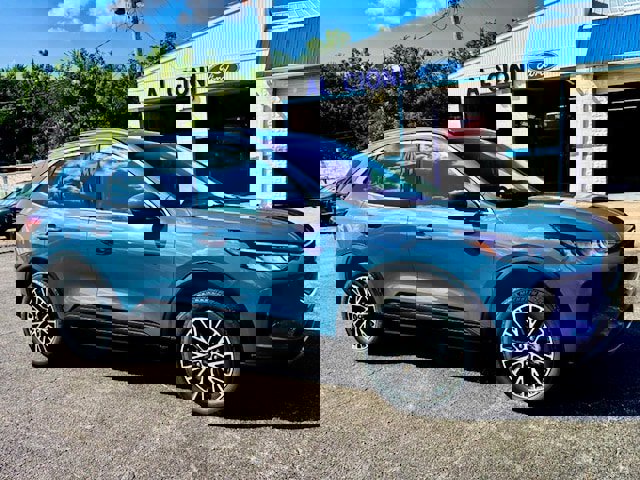 2025 Ford Escape Titanium photo 3