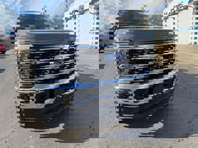 2025 Ford F-250 Lariat photo 2