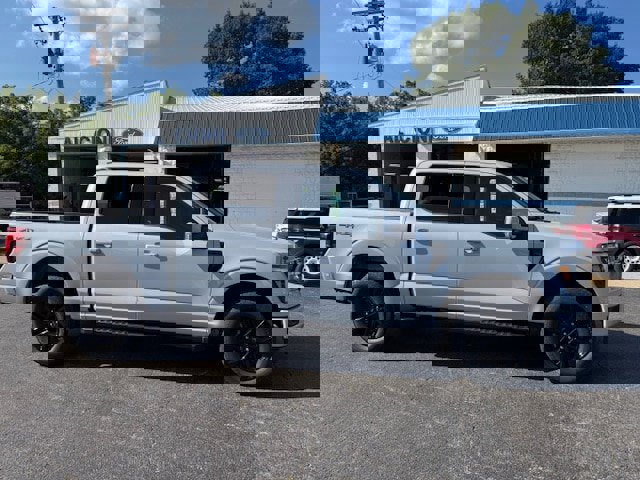 2025 Ford F-150 Lariat photo 2