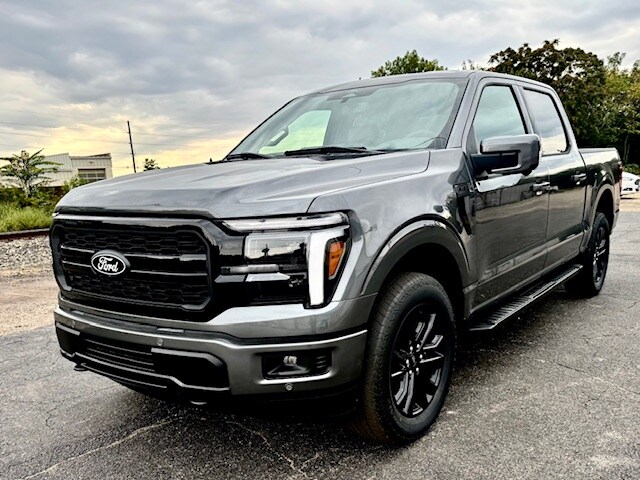 2025 Ford F-150 Lariat photo 2