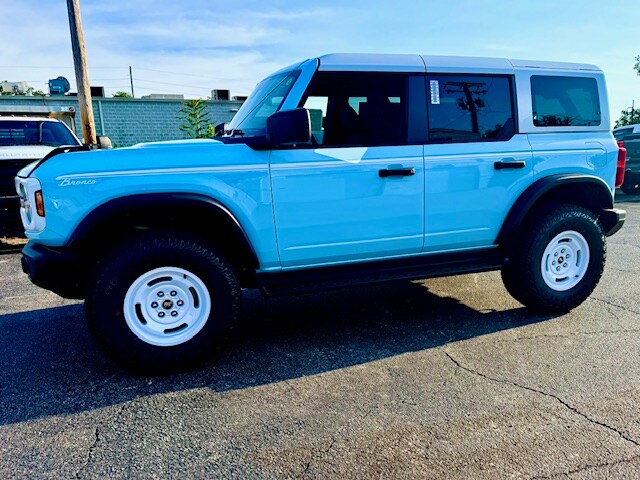 2025 Ford Bronco Heritage First Edition photo 2
