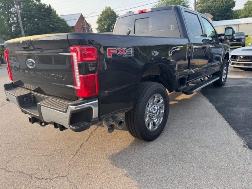 New 2025 Ford F-350 Lariat Truck Crew Cab