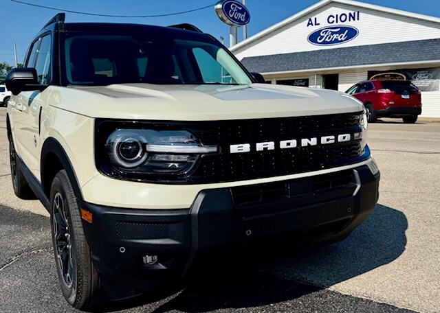 2025 Ford Bronco Sport Outer Banks photo 2