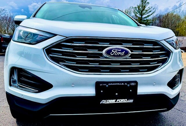 2024 Ford Edge Titanium photo 2