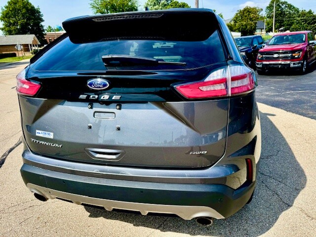2021 Ford Edge Titanium photo 4