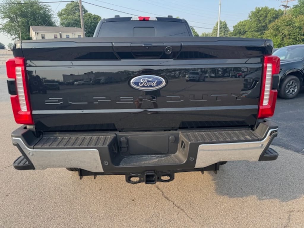 New 2025 Ford F-350 Lariat Truck Crew Cab