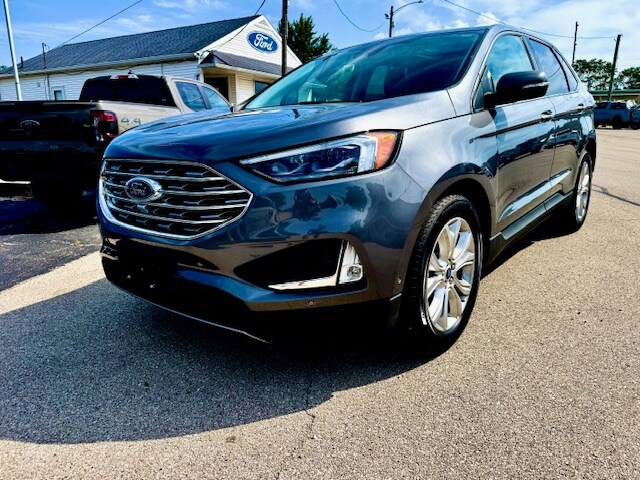2021 Ford Edge Titanium photo 2