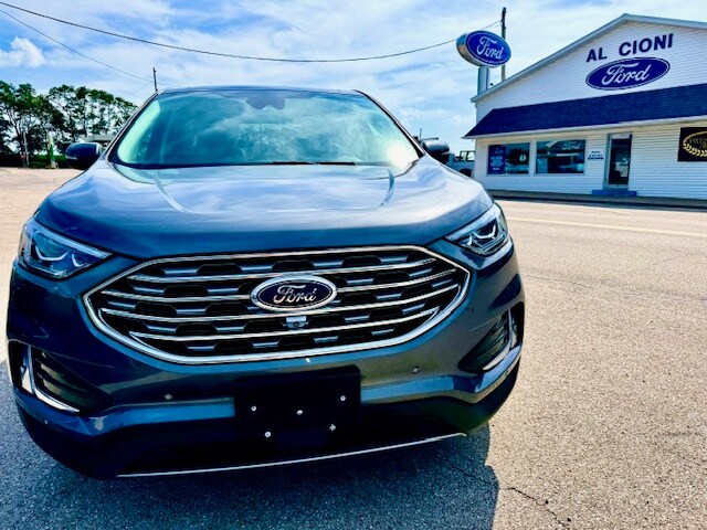 2021 Ford Edge Titanium photo 3