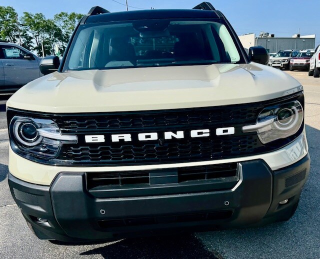 2025 Ford Bronco Sport Outer Banks photo 3