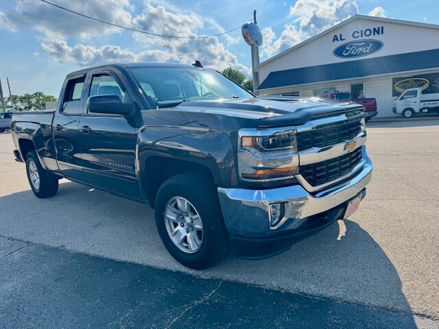 2016 Chevrolet Silverado 1500 LT photo 2