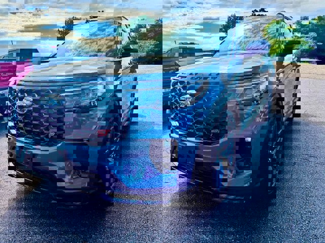 2025 Ford Explorer ST photo 2