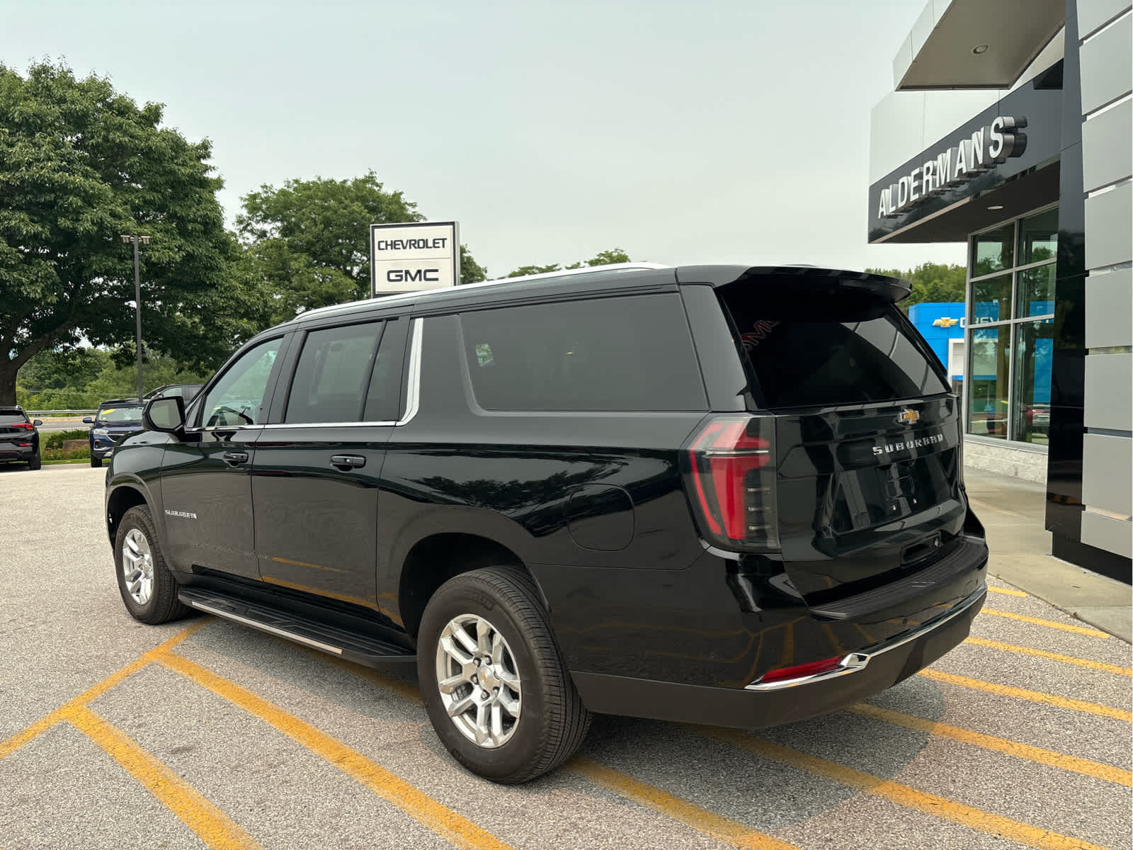 2025 Chevrolet Suburban LS - Photo 5