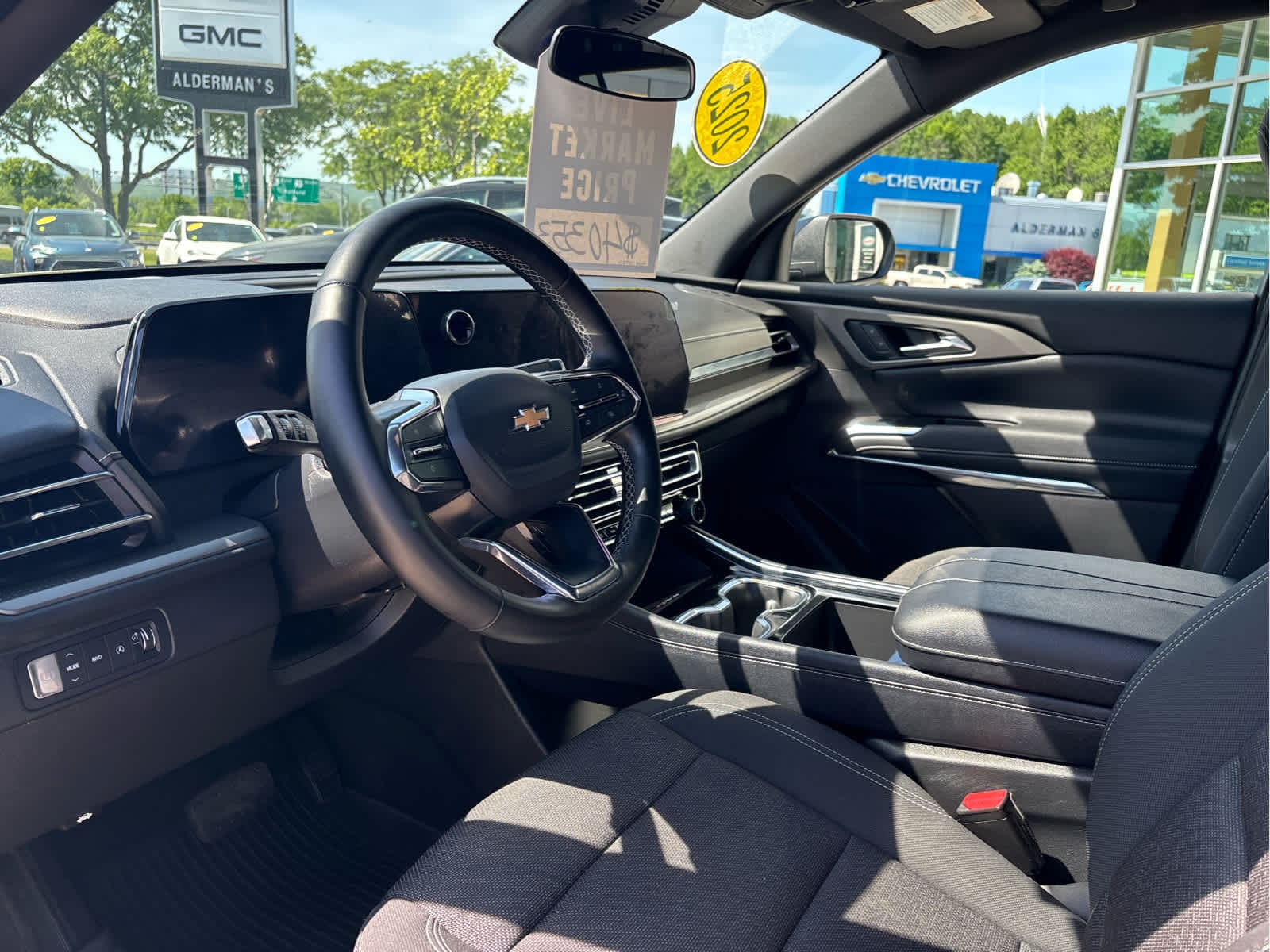 2025 Chevrolet Traverse LT - Photo 10