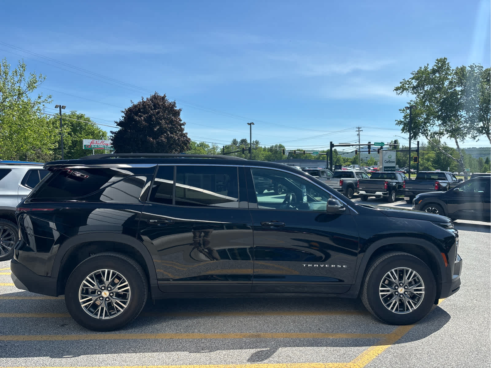 2025 Chevrolet Traverse LT - Photo 9
