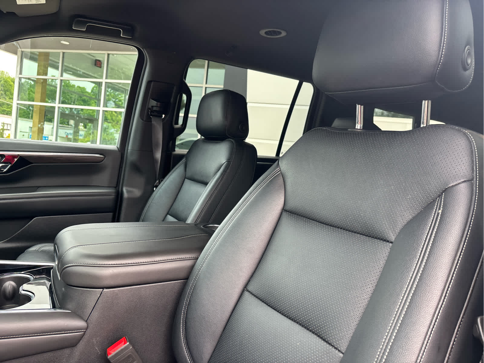 2025 Chevrolet Suburban LS - Photo 11