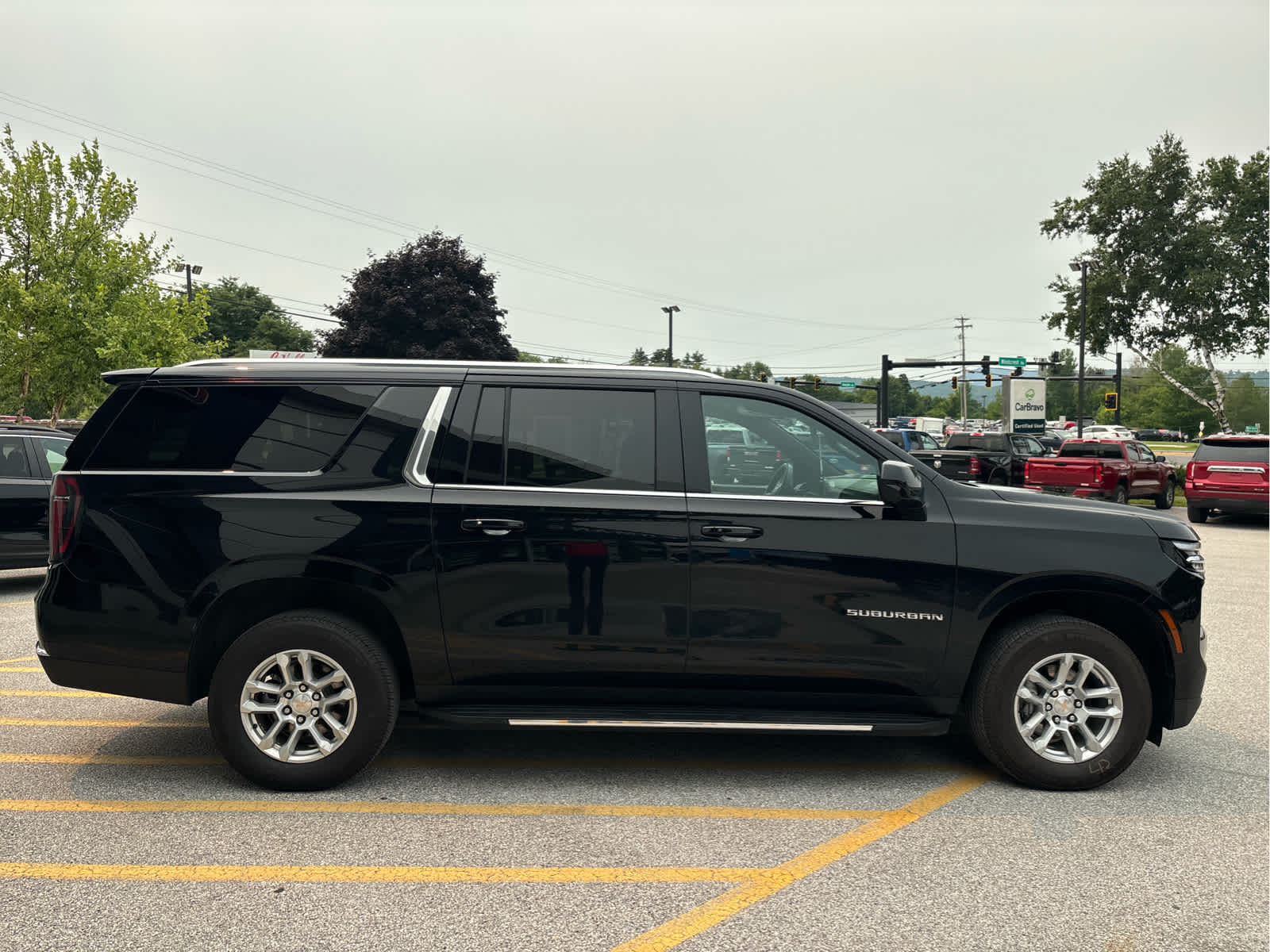 2025 Chevrolet Suburban LS - Photo 9