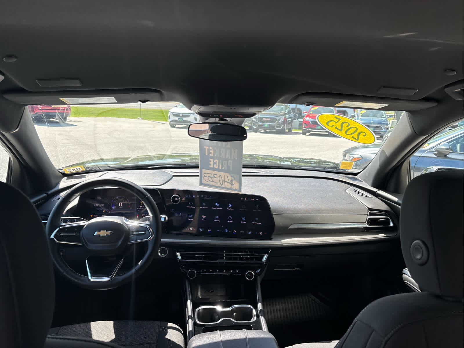 2025 Chevrolet Traverse LT - Photo 23
