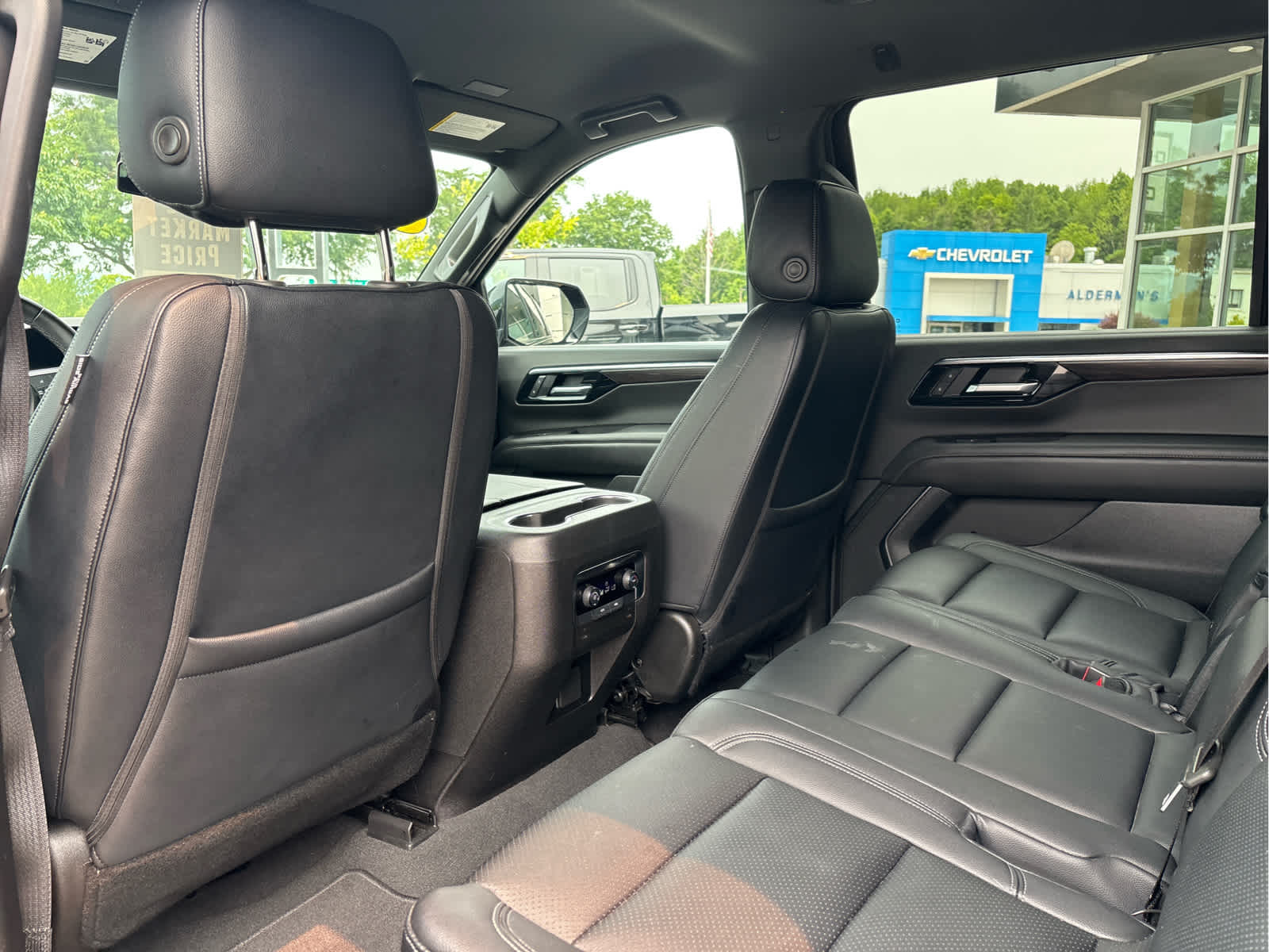 2025 Chevrolet Suburban LS - Photo 20