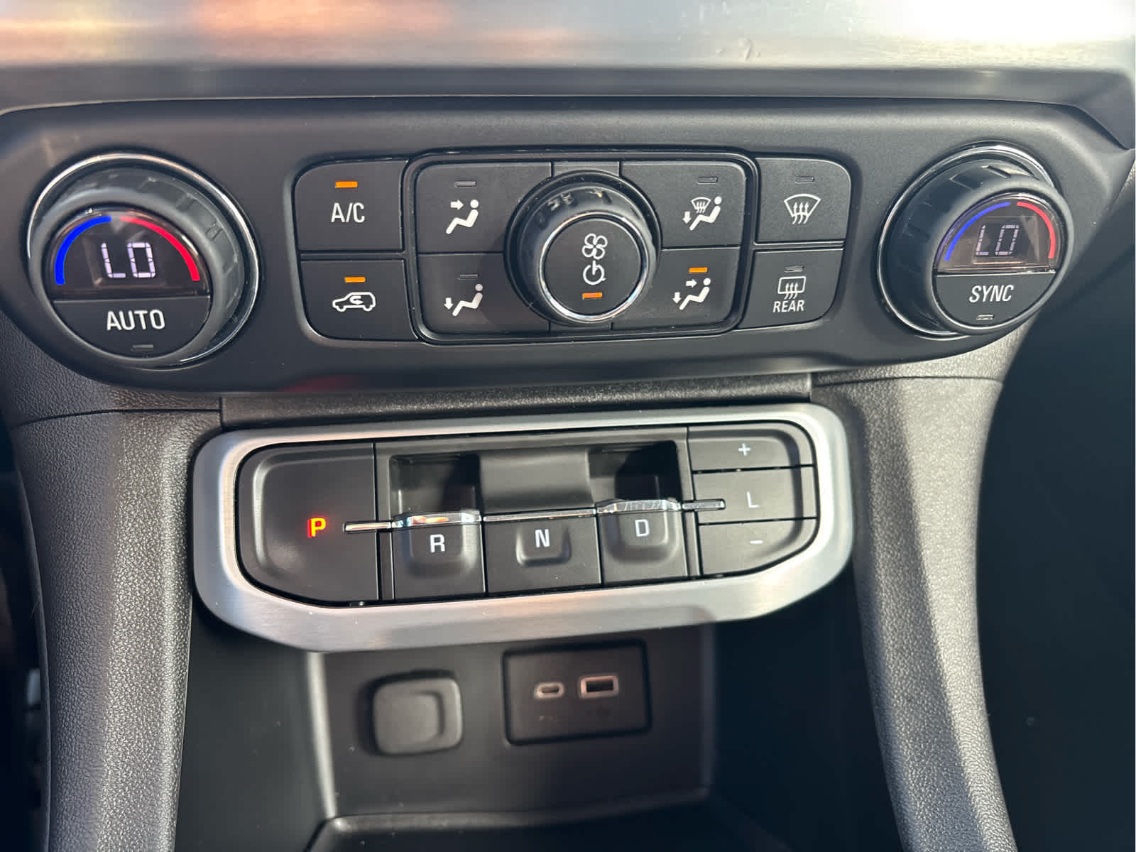 2020 GMC Acadia SLE - Photo 16