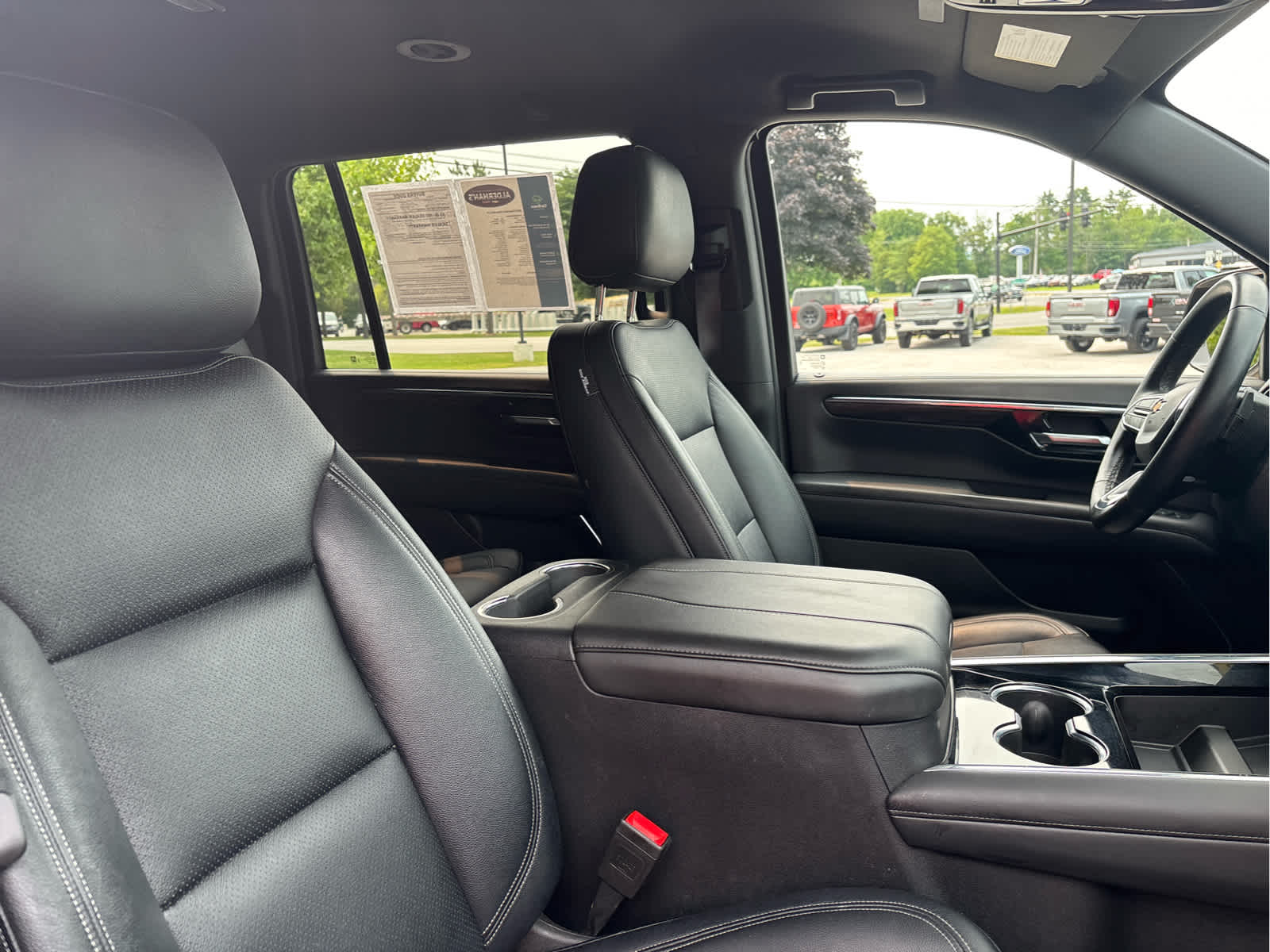 2025 Chevrolet Suburban LS - Photo 27