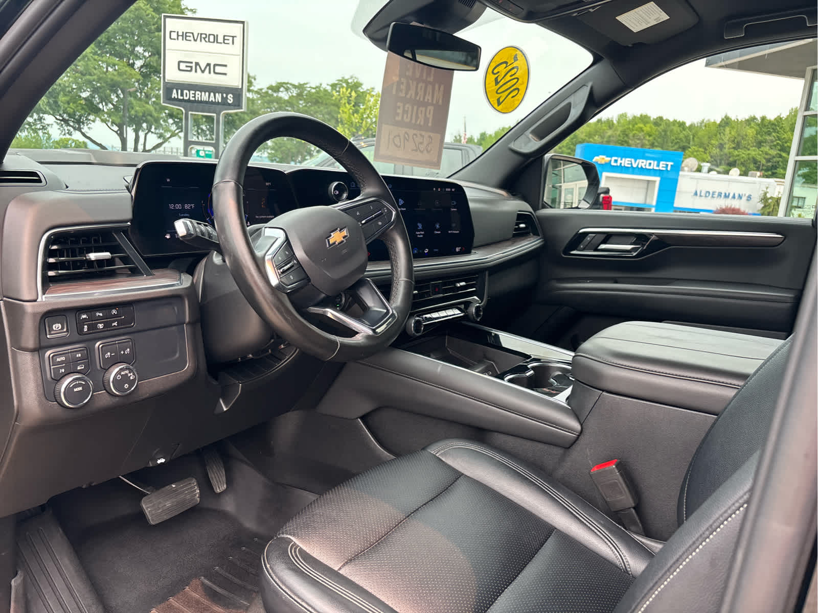 2025 Chevrolet Suburban LS - Photo 10