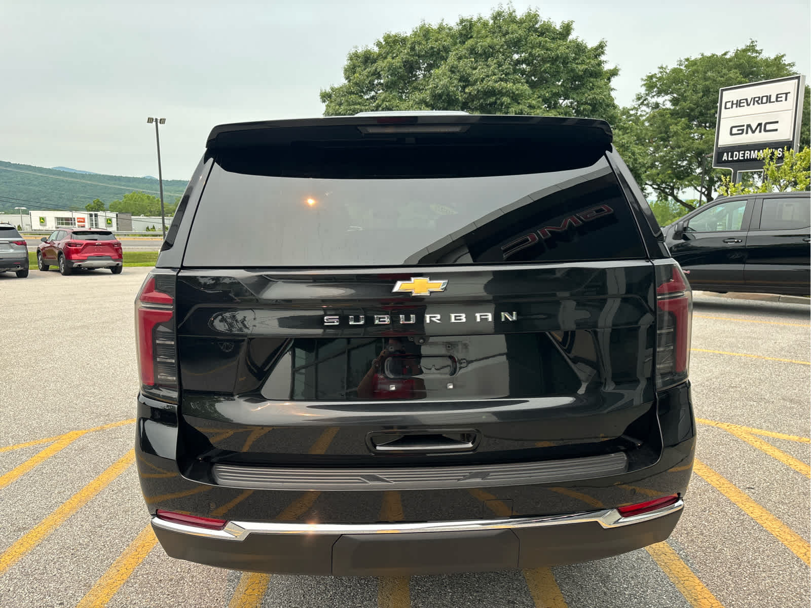 2025 Chevrolet Suburban LS - Photo 6