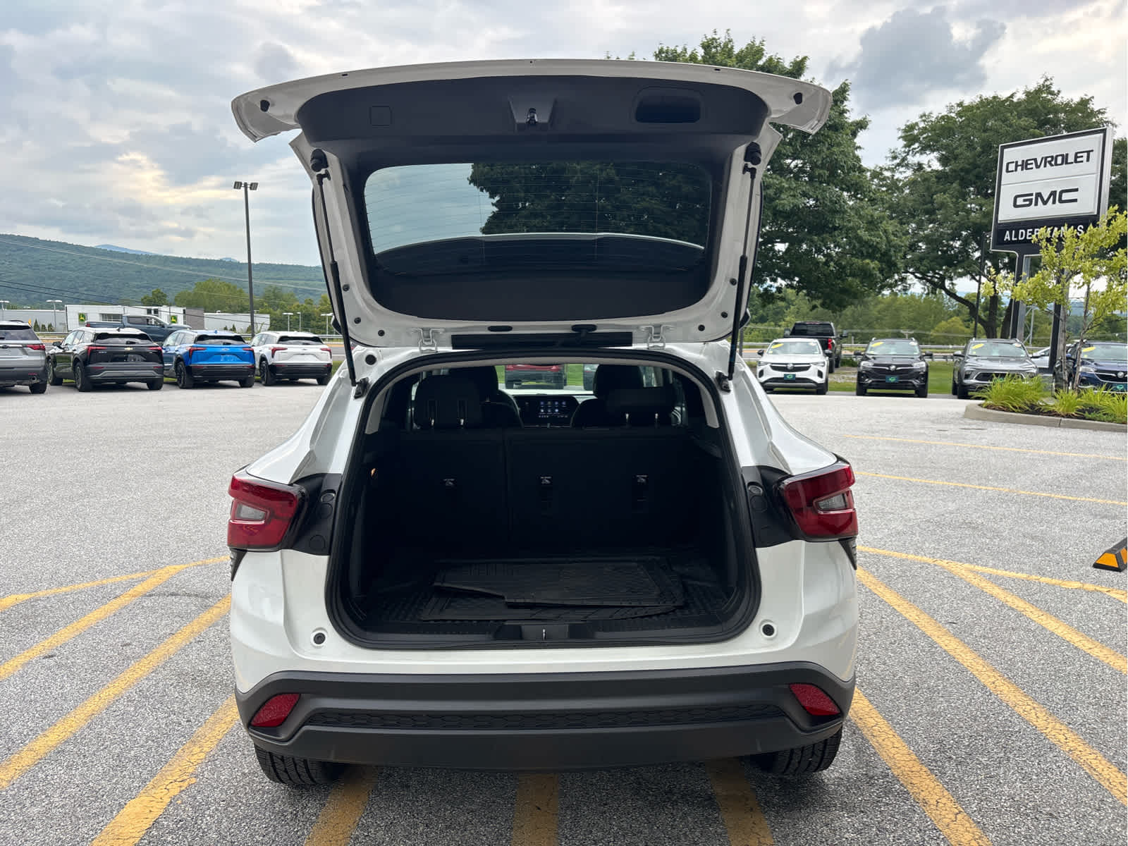 2024 Chevrolet Trax LS - Photo 7