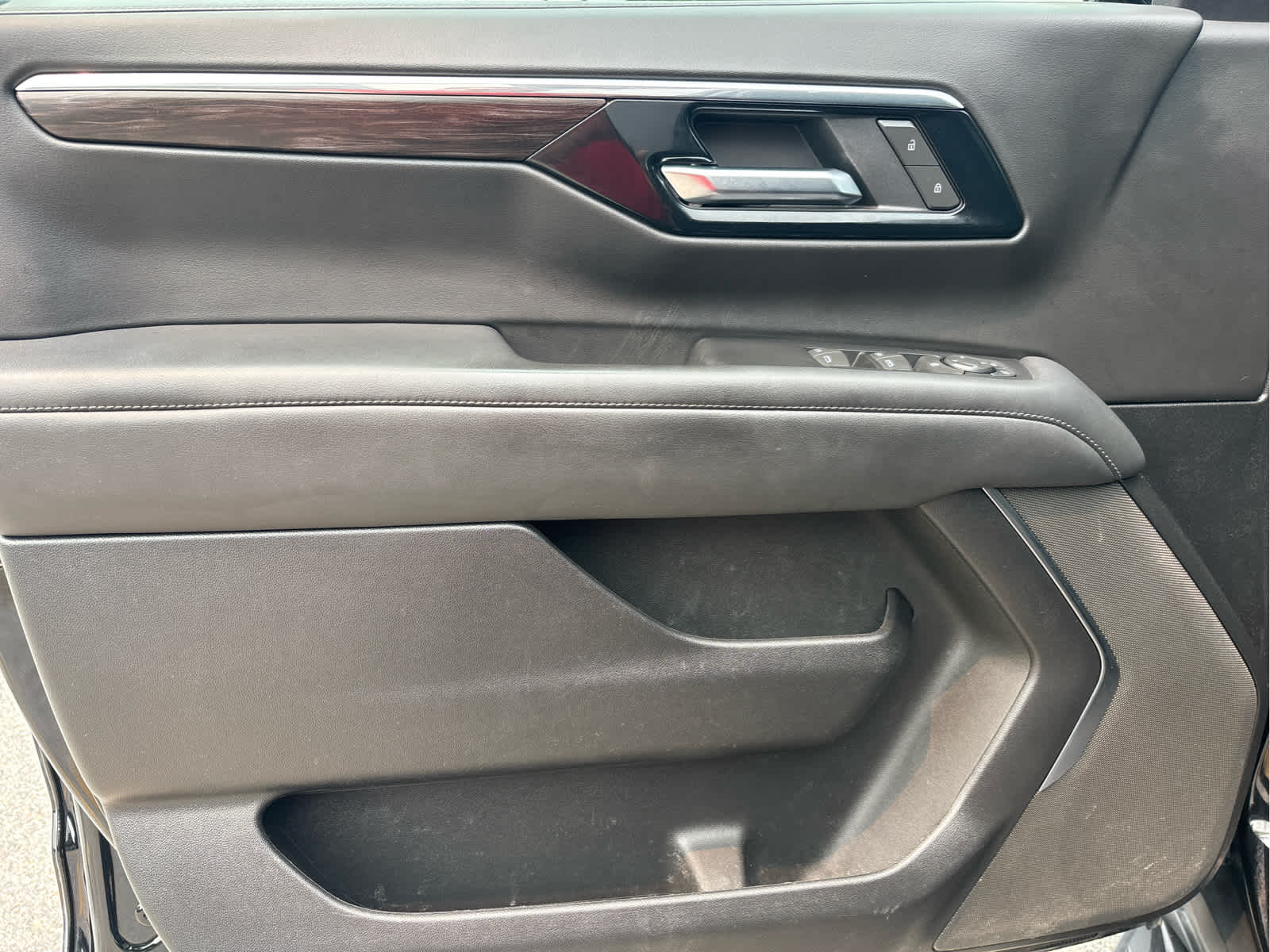 2025 Chevrolet Suburban LS - Photo 19
