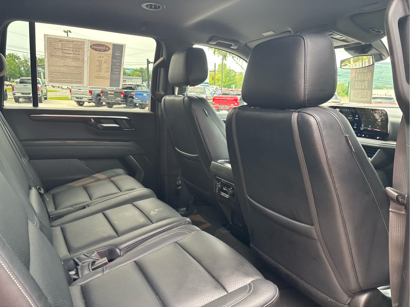 2025 Chevrolet Suburban LS - Photo 24