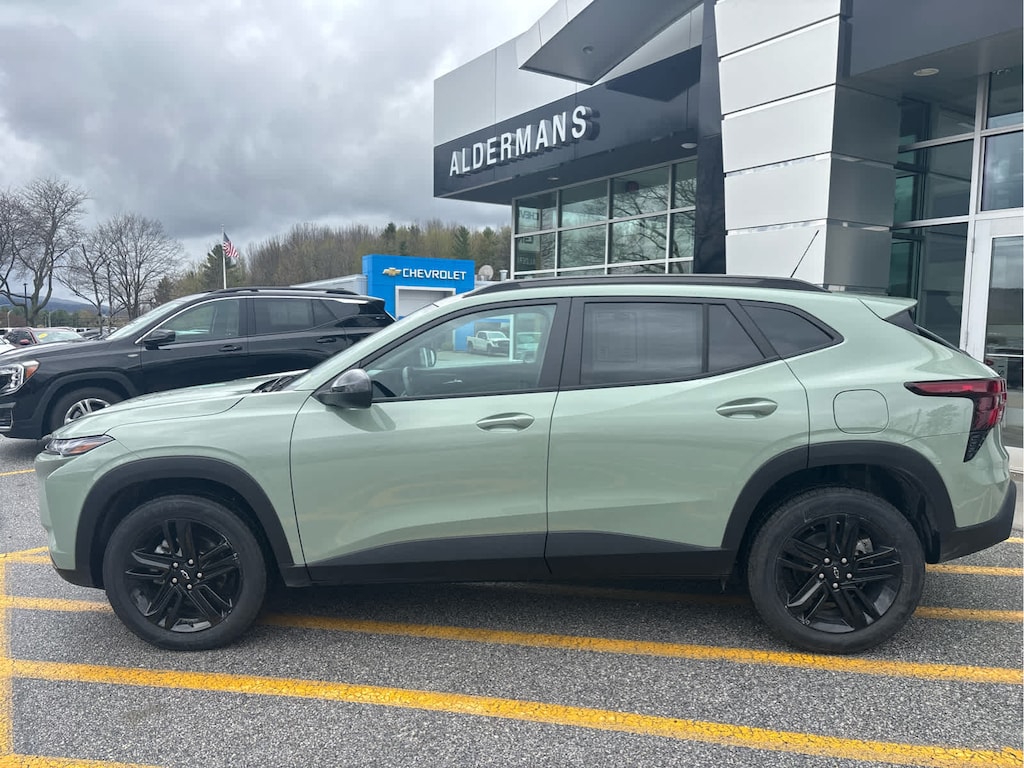 Used 2025 Chevrolet Trax Activ SUV