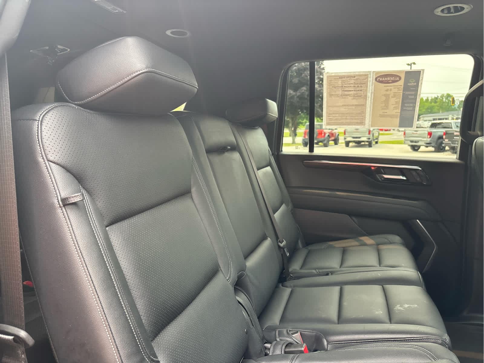 2025 Chevrolet Suburban LS - Photo 25