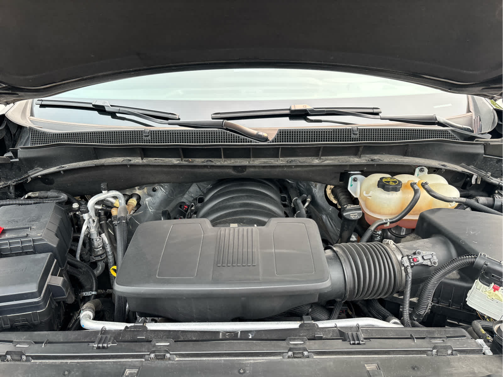 2025 Chevrolet Suburban LS - Photo 28
