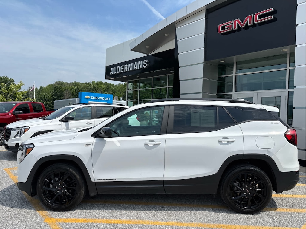 Used 2023 GMC Terrain SLE SUV