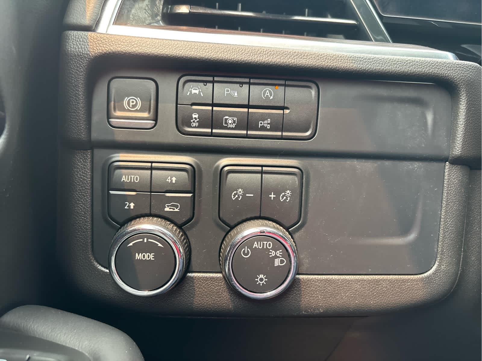2025 Chevrolet Suburban LS - Photo 18