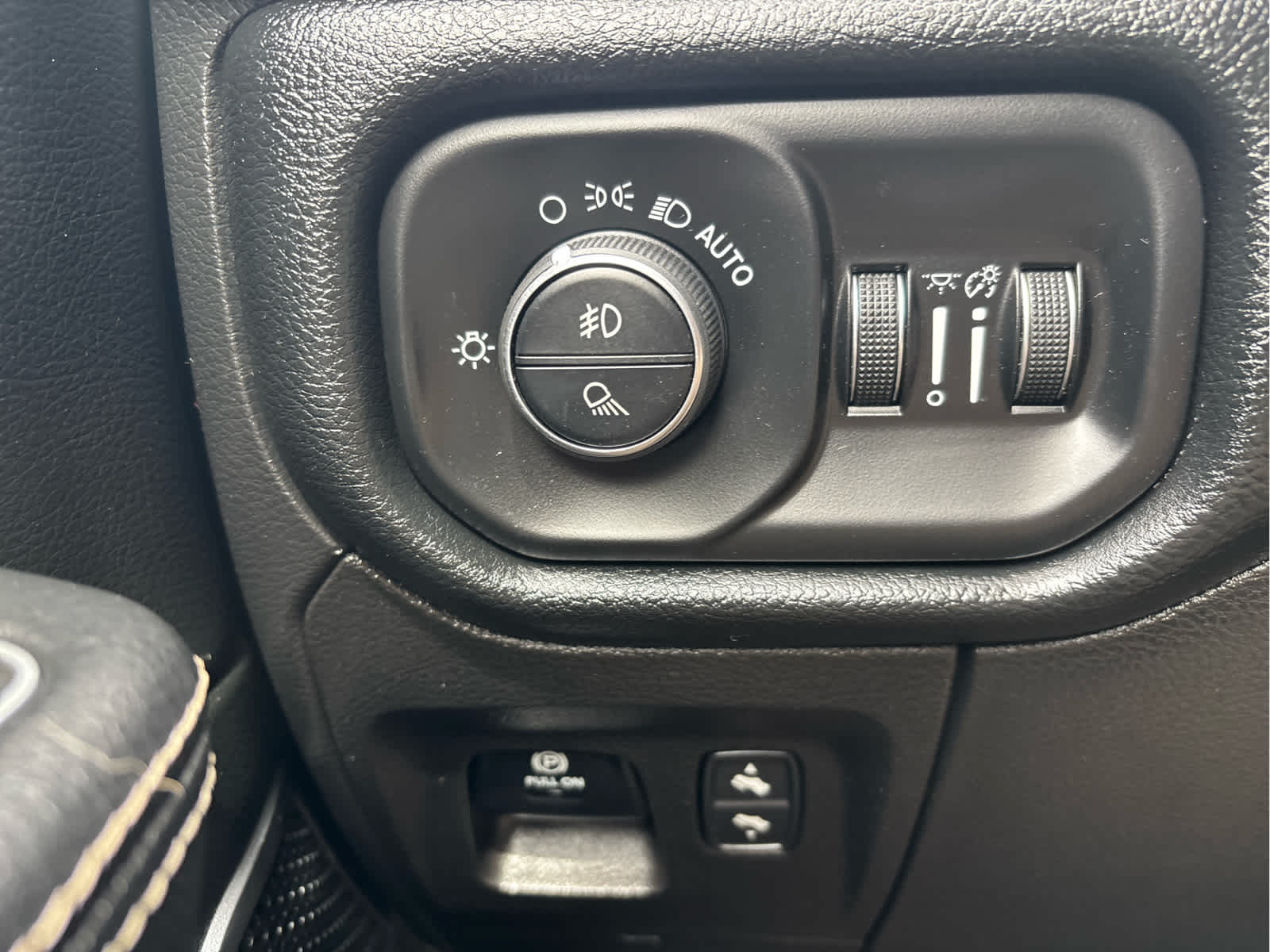 2020 RAM Ram 1500 Pickup Laramie - Photo 15