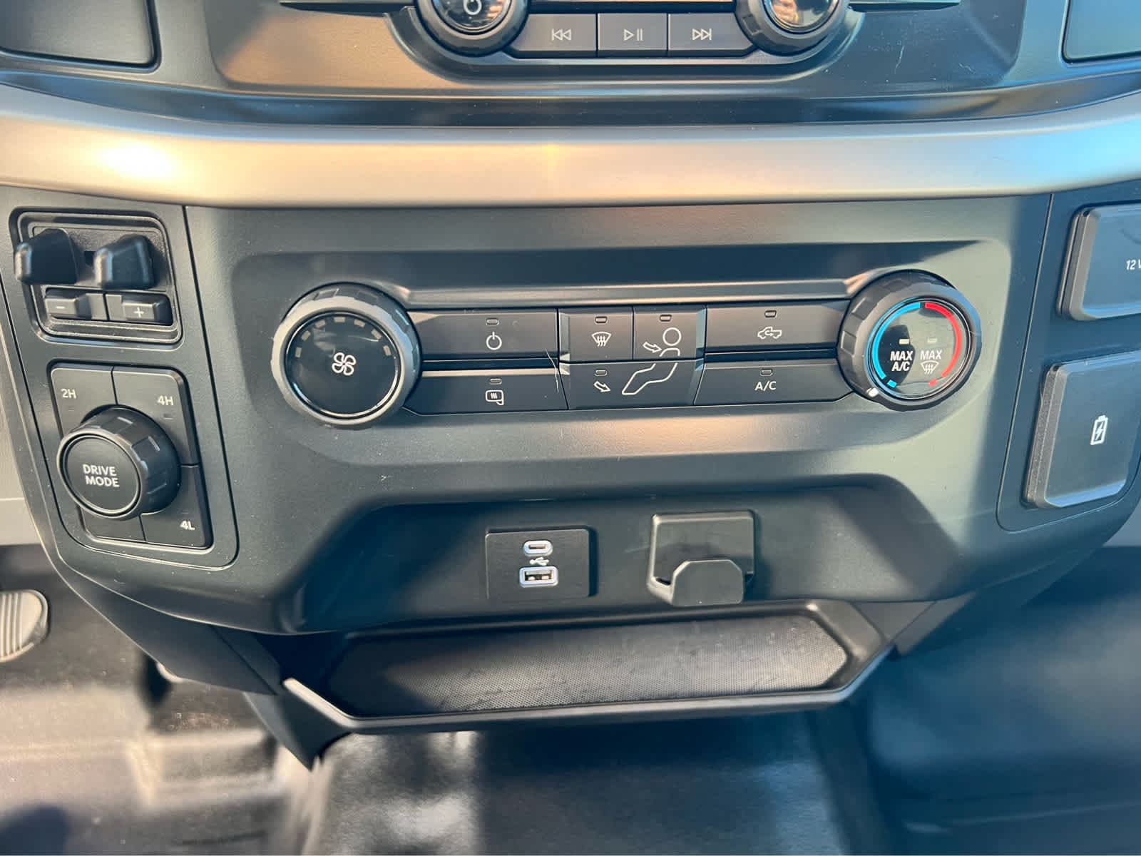 2022 Ford F-150 XL - Photo 11