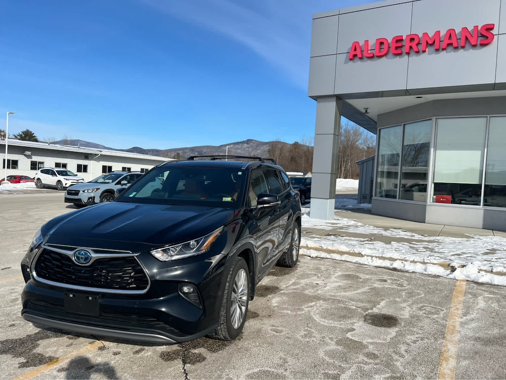 Used 2023 Toyota Highlander Hybrid Platinum SUV