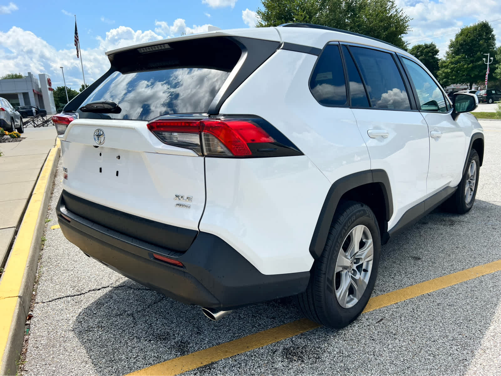 2025 Toyota RAV4 XLE - Photo 22
