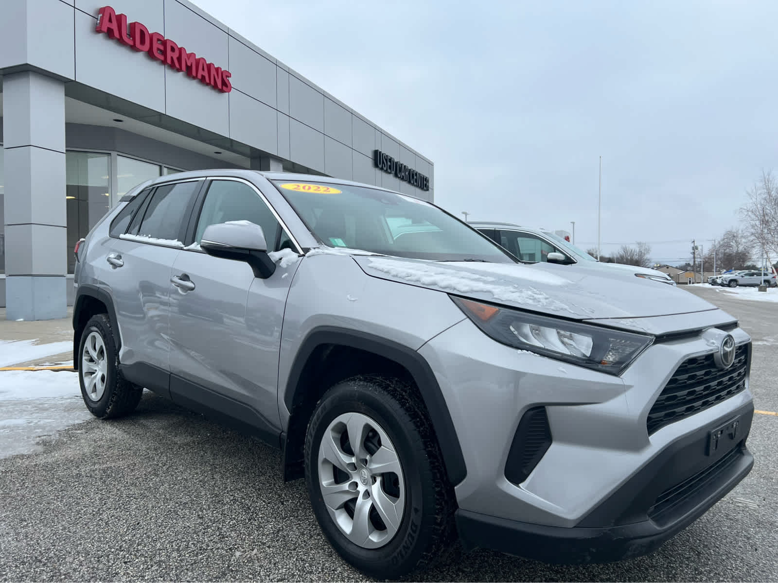 2022 Toyota RAV4 LE's photo