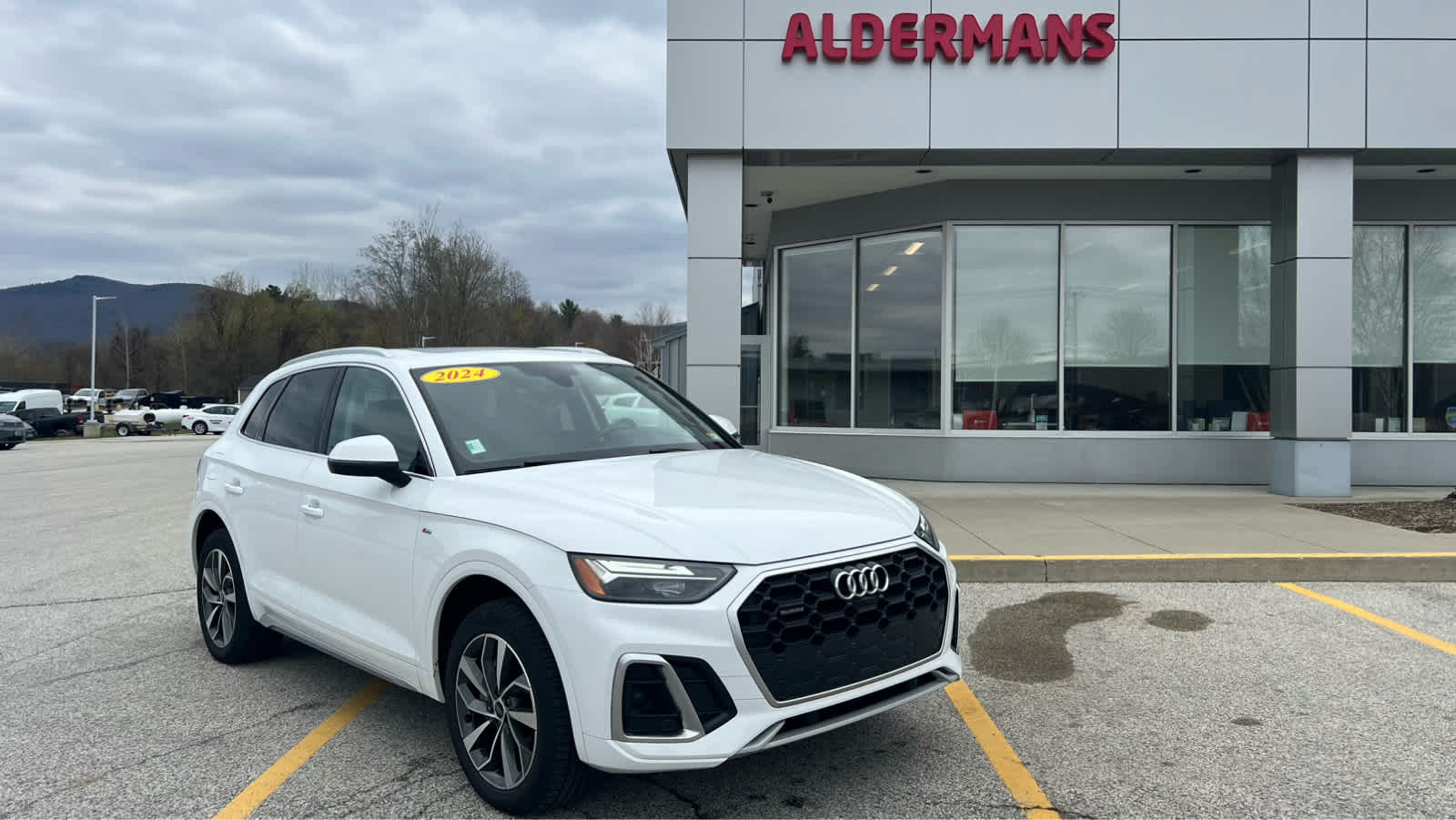 2024 Audi Q5 45 Premium Plus's photo