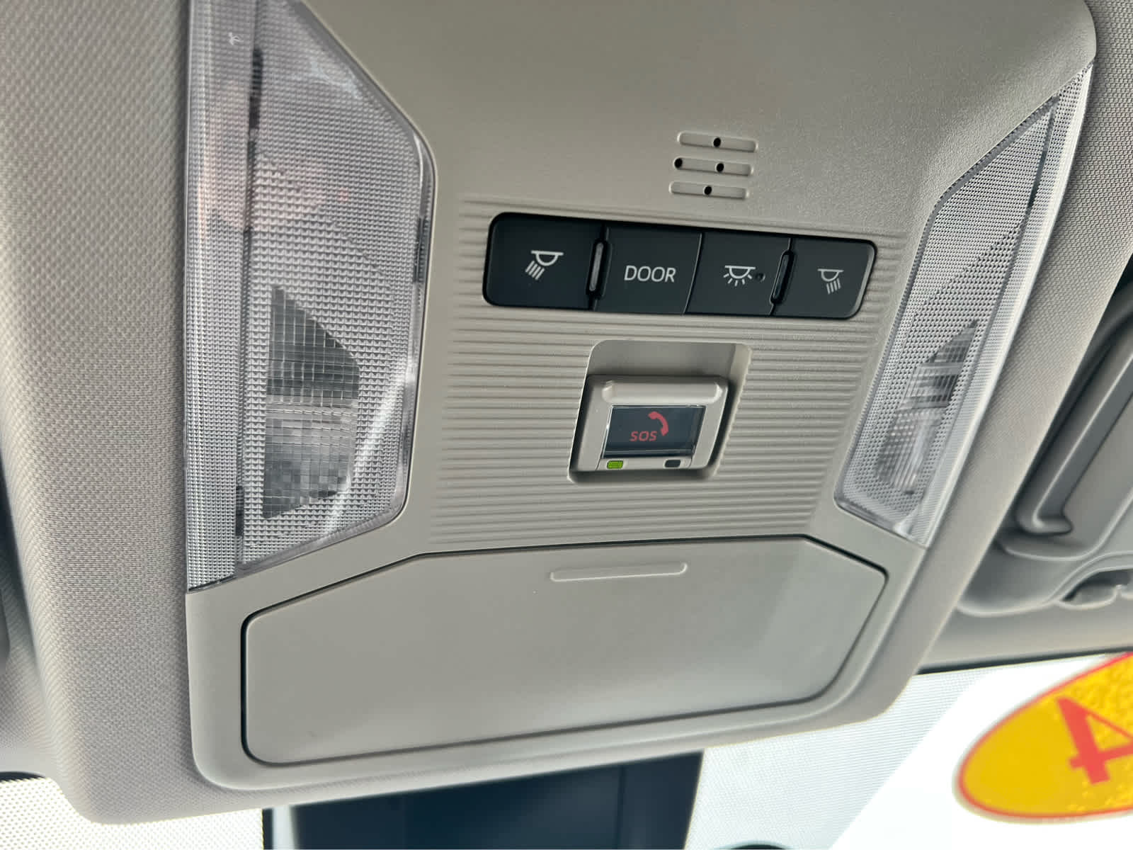 2025 Toyota RAV4 XLE - Photo 15