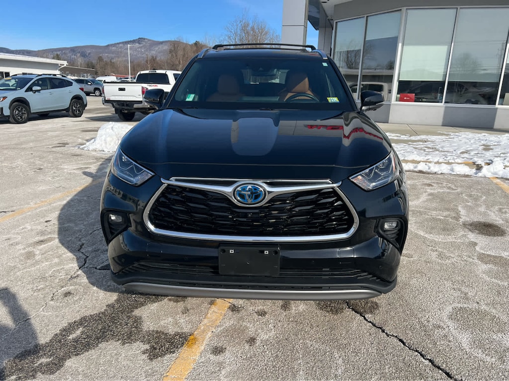 Used 2023 Toyota Highlander Hybrid Platinum SUV